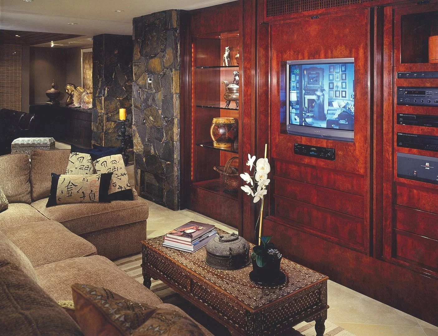 Asian-in-Palm-Desert-DC250-HOLD-2655-1080h