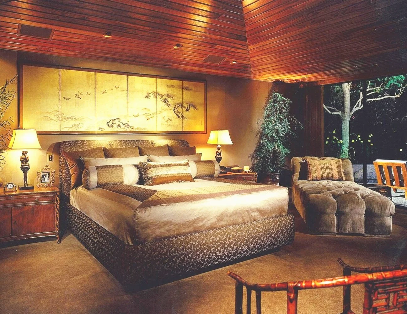 Asian-in-Palm-Desert-DC250-HOLD-2658-1080h