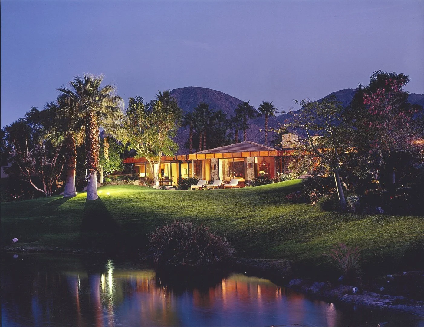 Asian-in-Palm-Desert-DC250-HOLD-2664-1080h