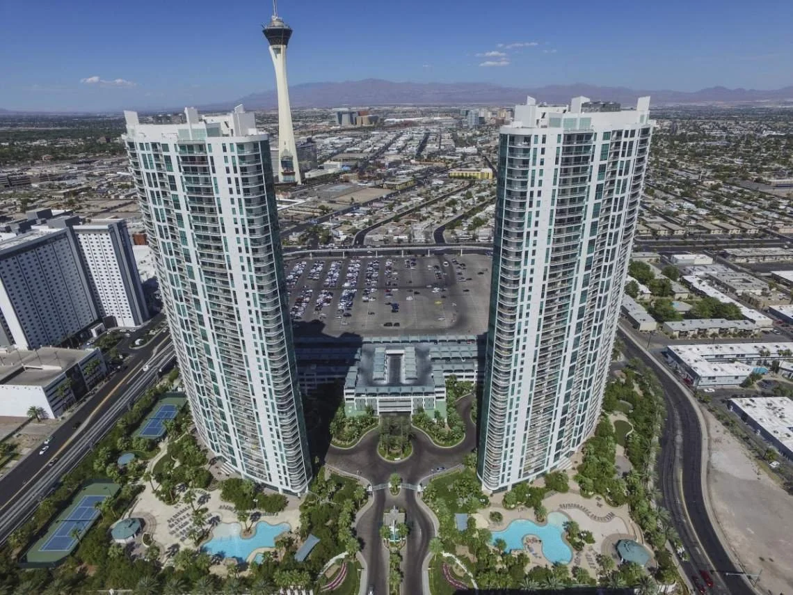 Turnberry-Towers-1.jpg-nggid03260-ngg0dyn-1140x855x65-00f0w010c010r110f110r010t010